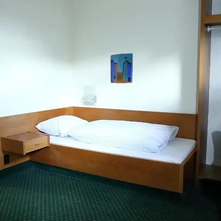 Riedener Wald West Hotel